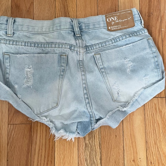 Low waisted jeans shorts ripped made in china - Picture 3 of 4